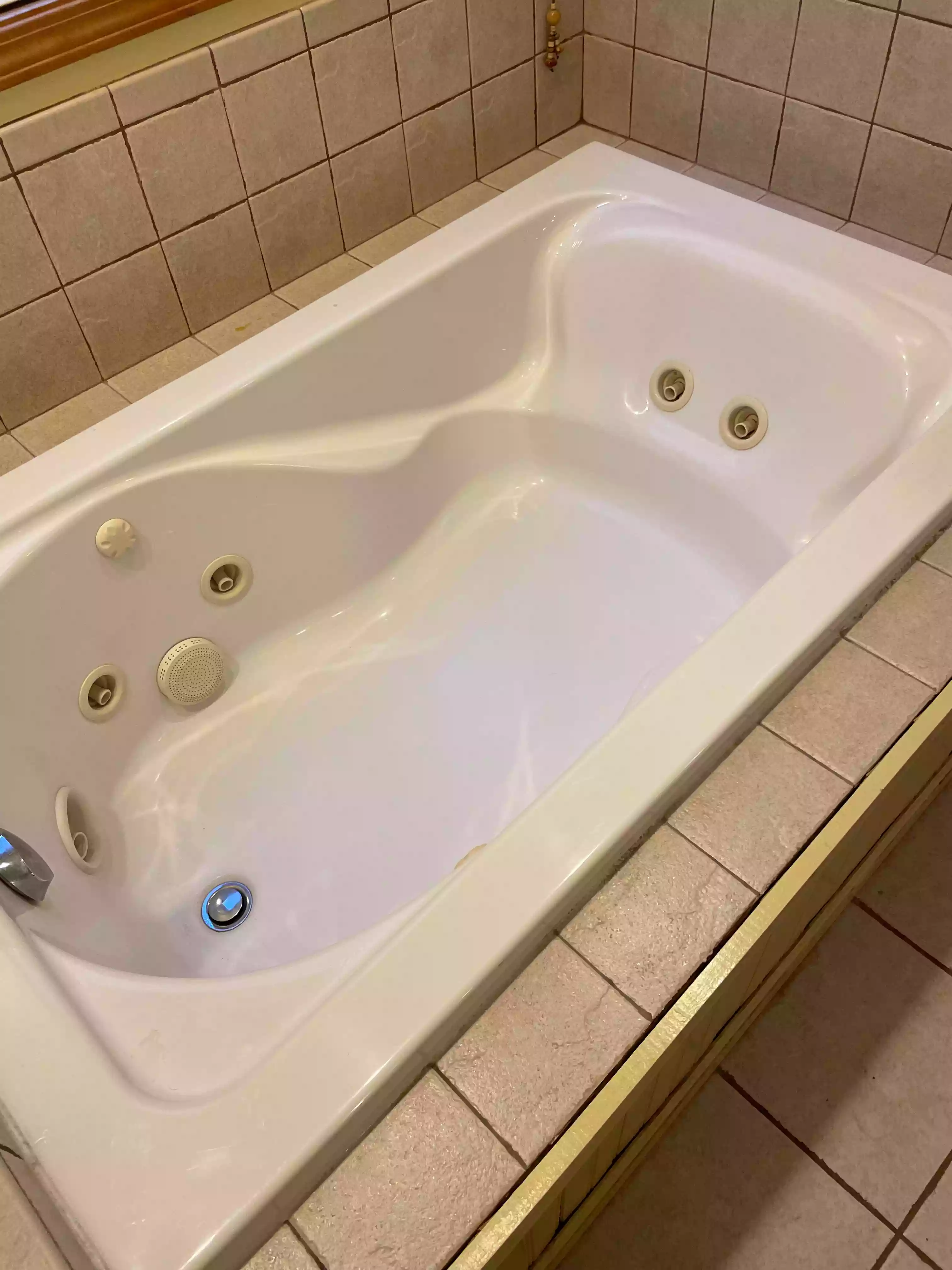 a clean and shiny jetted bathtub